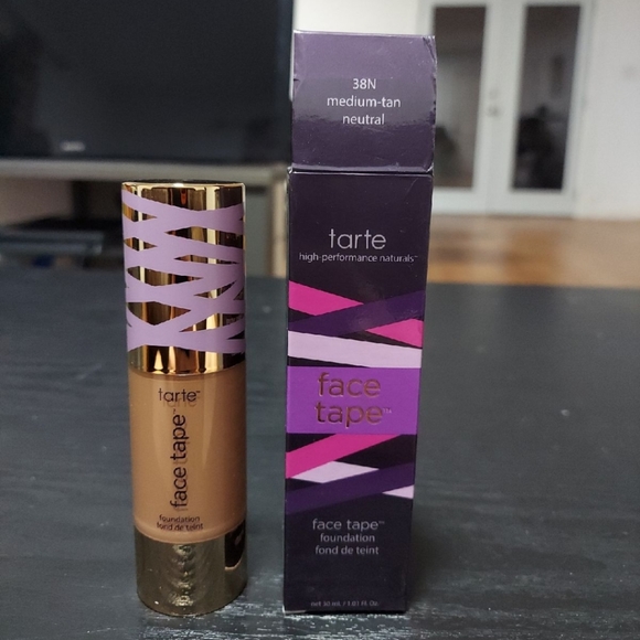 Medium tan neutral tarte Face tape 💥🐯